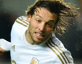 Michu open to Swansea exit