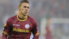 Thorgan Hazard completes Monchengladbach move