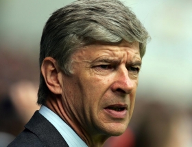 Arsenal manager Arsene Wenger coy on striker signing