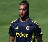 Chelsea and Man Utd chase Archie Brown Chelsea and Man Utd chase Archie Brown