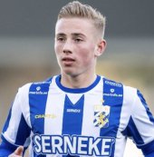 Chelsea and Tottenham chase Swedish midfielder