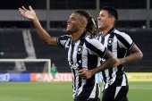 Arsenal & Chelsea want to sign ex-Forest midfielder