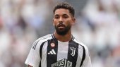 Juventus plan to offer Douglas Luiz to sign Man Utd striker