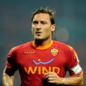 Totti signs a new deal with Roma