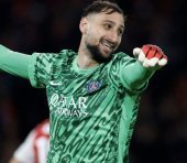 Chelsea and Man Utd in race to sign Donnarumma