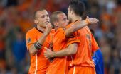 van Persie scores 4 as Holland win 11-0