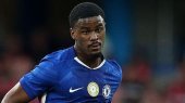 Manchester United urged to sign Chelsea defender