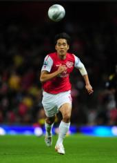 Park goal sees Arsenal through