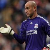 Reina defends under fire Suarez