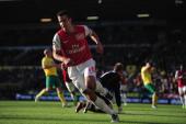 van Persie double sees off Norwich