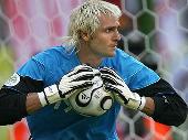 Canizares quits football