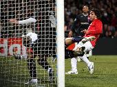 Rooney wants Tevez stay