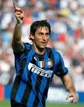 Milito chased by Real Madrid