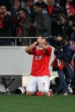 Benfica snap up Oscar Cardozo
